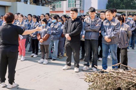 傲群刷業開展下半年消防實戰演練